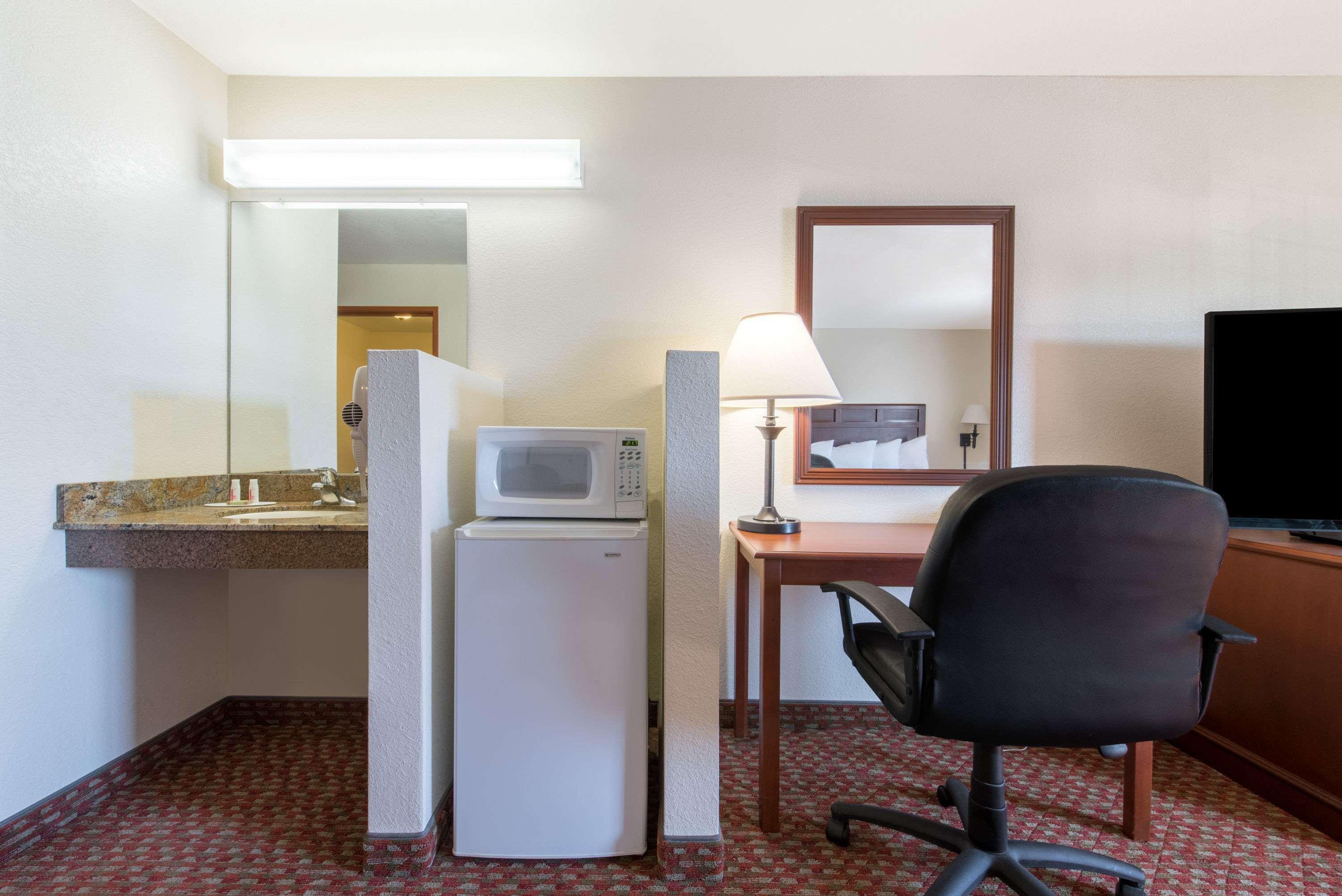 Отель Super 8 By Wyndham Abilene South Экстерьер фото