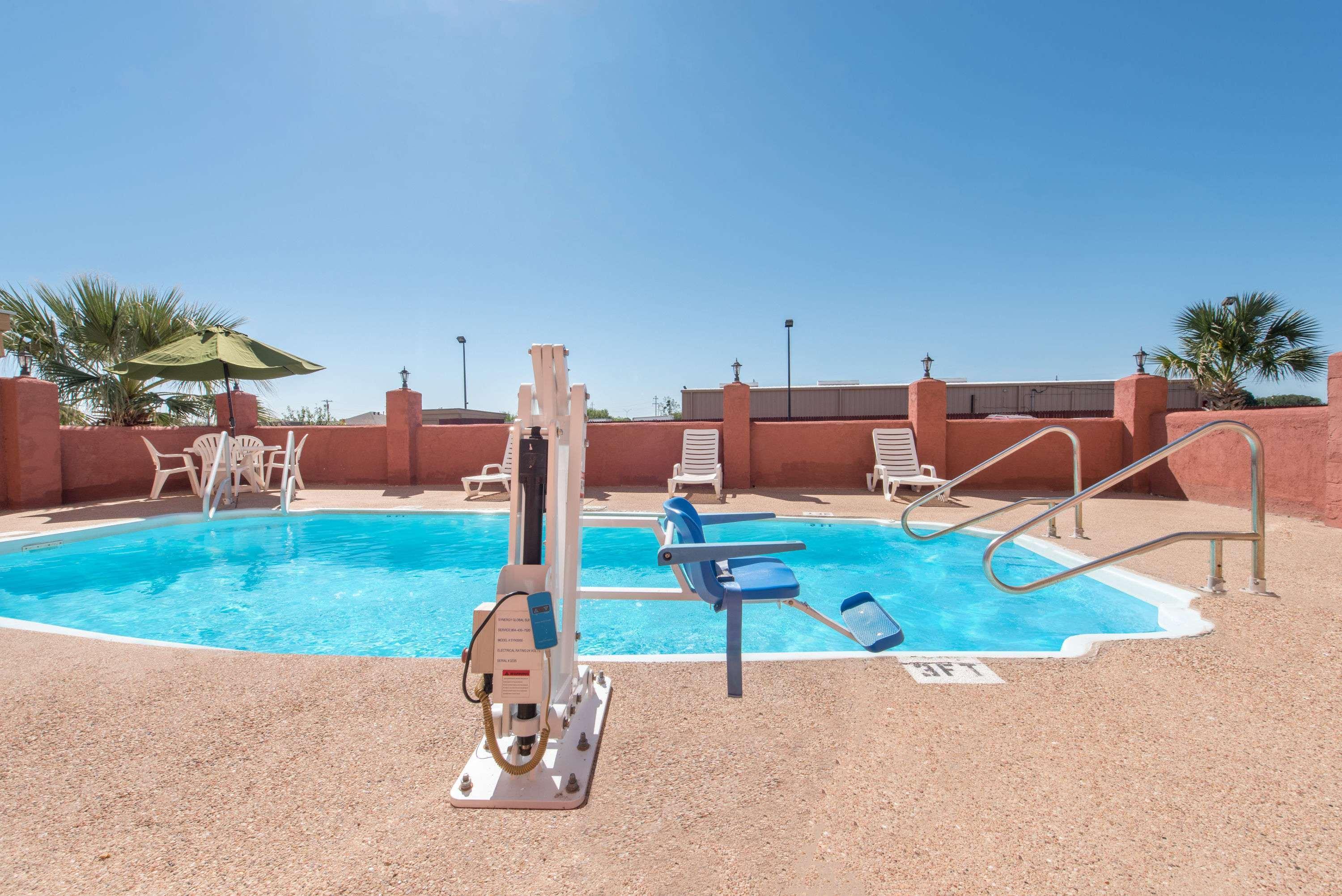 Отель Super 8 By Wyndham Abilene South Экстерьер фото